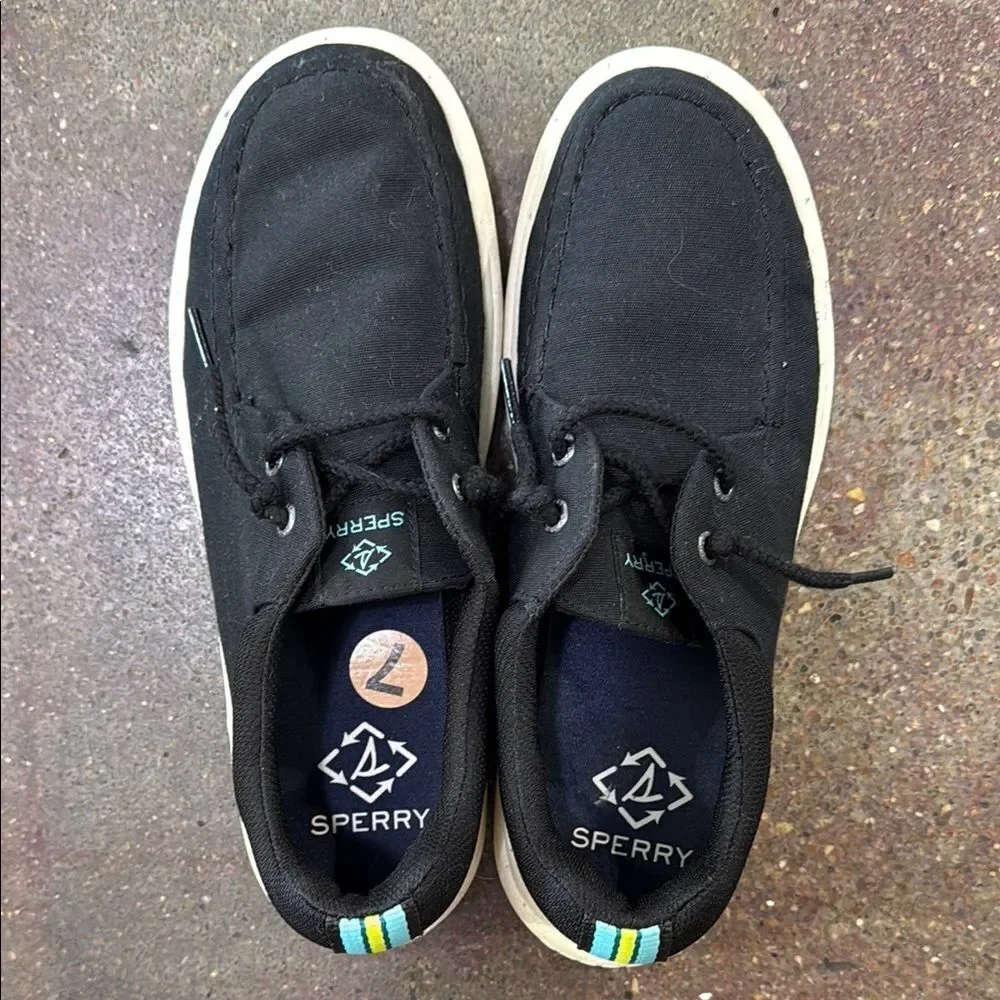 Sperry Black Boat Shoes with Classic Design